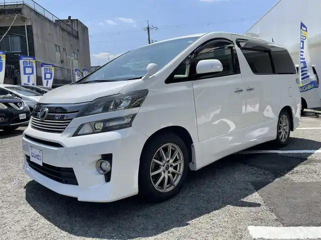 トヨタ ヴェルファイア 2．4Z ゴールデンアイズ 京都府 2013(平25)年 9.2万km ホワイトパールクリスタルシャイン （株）IDOMが運営する【じしゃロン伏見店】の/自社ローン専用車両になります。/こちらは現金またはオートローンご利用時の価格です。/自社ローンご希望の方は別途その旨お申し付けください/純正HDDナビ/(Bluetooth/FM/AM/DVD)/ワンセグTV/バックカメラ/両側電動スライドドア/コーナーセンサー/横滑り防止装置/ハーフレザー/ETC/後部座席モニター/パワーバックドア/純正AW&サマータイヤ積込/プッシュスタート/スマートキー/HIDヘッドライト/オートライト/スペアキー/フロアマット