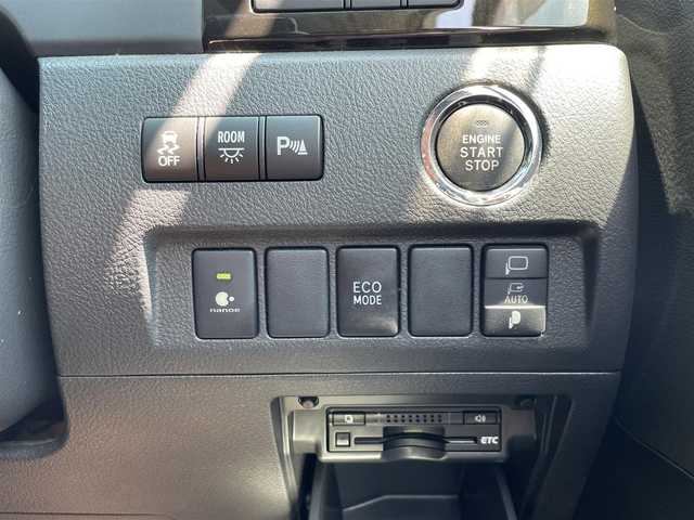 トヨタ ヴェルファイア 2．4Z ゴールデンアイズ 京都府 2013(平25)年 9.2万km ホワイトパールクリスタルシャイン （株）IDOMが運営する【じしゃロン伏見店】の/自社ローン専用車両になります。/こちらは現金またはオートローンご利用時の価格です。/自社ローンご希望の方は別途その旨お申し付けください/純正HDDナビ/(Bluetooth/FM/AM/DVD)/ワンセグTV/バックカメラ/両側電動スライドドア/コーナーセンサー/横滑り防止装置/ハーフレザー/ETC/後部座席モニター/パワーバックドア/純正AW&サマータイヤ積込/プッシュスタート/スマートキー/HIDヘッドライト/オートライト/スペアキー/フロアマット