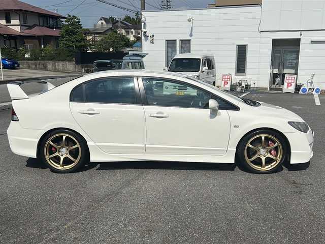 ホンダ シビック タイプR 愛知県 2008(平20)年 6.2万km チャンピオンシップホワイト 後期モデル/6速MT/モデューロサスペンション/ADVANレーシングRGIIアルミホイール/ブレンボキャリパー/社外SDナビ/フルセグTV/Bluetooth/CD・DVD/FM・AM/ETC/前方ドライブレコーダー（HDR752G）/レーダー探知機（VA-260G）/コーナーセンサー/HID（ディスチャージ）ライト/シビック用フロアマット（タイプR用赤マット積み込み）/純正アルミホイール4本積み込み/アルミペダル/横滑り防止（VSA）/スペアキー/取扱説明書/保証書