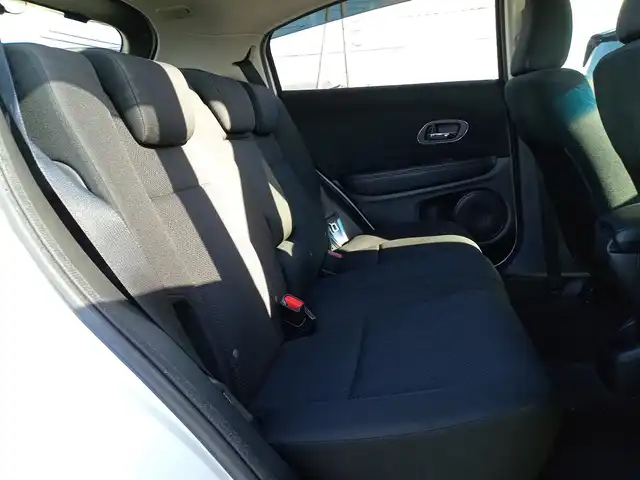 ホンダ ヴェゼル X 福井県 2015(平27)年 13.1万km ホワイトオーキッドパール 社外ナビ/フルセグテレビ/バックカメラ/クルーズコントロール/衝突被害軽減システム/アイドリングストップ/パーキングアシスト/横滑り防止装置/レーンキープアシスト/盗難防止装置/ETC/前後ドライブレコーダー/エンジンスタートボタン/LEDヘッドライト/オートライト/純正16インチAW/スマートキー