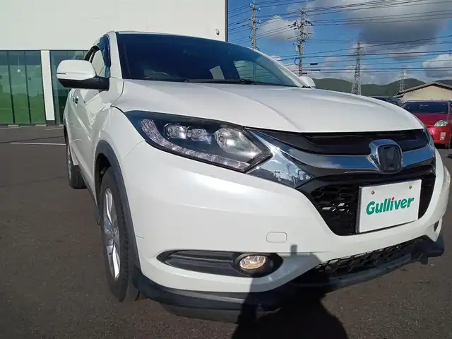 ホンダ ヴェゼル X 福井県 2015(平27)年 13.1万km ホワイトオーキッドパール 社外ナビ/フルセグテレビ/バックカメラ/クルーズコントロール/衝突被害軽減システム/アイドリングストップ/パーキングアシスト/横滑り防止装置/レーンキープアシスト/盗難防止装置/ETC/前後ドライブレコーダー/エンジンスタートボタン/LEDヘッドライト/オートライト/純正16インチAW/スマートキー