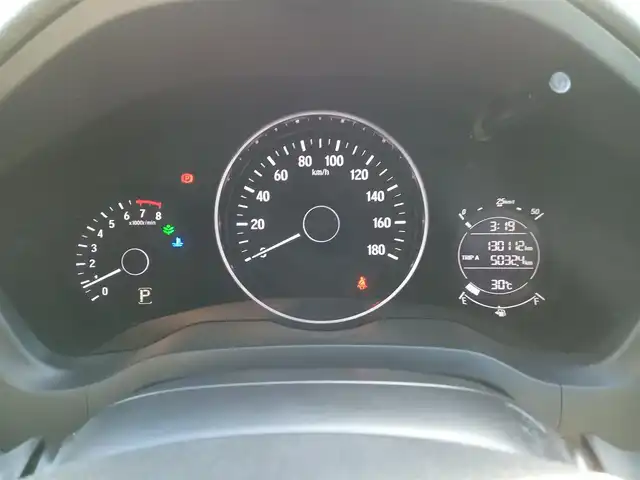 ホンダ ヴェゼル X 福井県 2015(平27)年 13.1万km ホワイトオーキッドパール 社外ナビ/フルセグテレビ/バックカメラ/クルーズコントロール/衝突被害軽減システム/アイドリングストップ/パーキングアシスト/横滑り防止装置/レーンキープアシスト/盗難防止装置/ETC/前後ドライブレコーダー/エンジンスタートボタン/LEDヘッドライト/オートライト/純正16インチAW/スマートキー