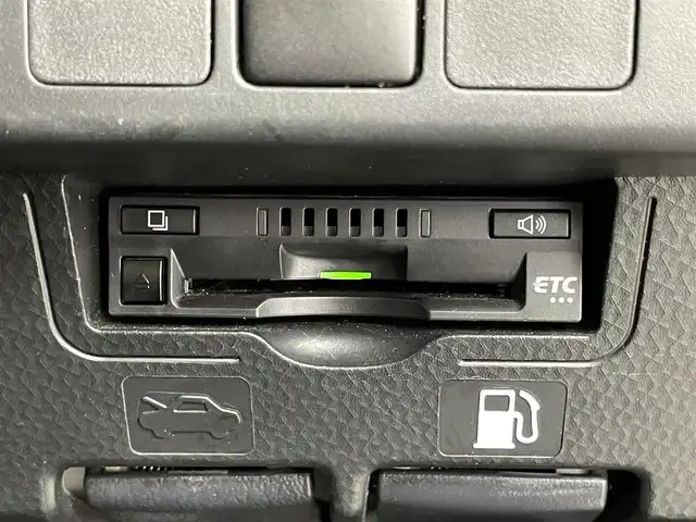 トヨタ タンク カスタムG 埼玉県 2019(令1)年 1.6万km パールホワイトⅢ スマートアシスト3/衝突警報機能/衝突回避支援ブレーキ機能/誤発進抑制制御機能/車線逸脱警報機能/先行車発進お知らせ機能/オートハイビーム/純正9インチナビ（NSZT-Y68T）/　DTV CD DVD BT SD/両側パワースライドドア/パノラミックビューモニター/前席シートヒーター/クルーズコントロール/TRC（トラクションコントロール）/VSC（ビークルスタビリティコントロール）/Stop&Start System(SMART STOP)/社外前後ドライブレコーダー（CS-71FW）/ビルトインETC/エンジンスタートボタン/スマートキー/スペアキー/純正アルミホイール/純正LEDヘッドランプ＆フォグランプ