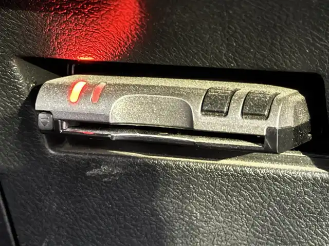 トヨタ カローラ フィールダー ハイブリッドG 香川県 2014(平26)年 16.7万km ブルーM 純正ナビ/→ワンセグ/Bluetooth/バックカメラ/社外15インチアルミ/純正フロアマット/ETC/横滑り防止装置/革巻きステアリング/ステアリングリモコン/プッシュスタート/スマートキー/パワーステアリング/パワーウィンドウ