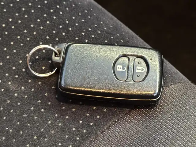 トヨタ カローラ フィールダー ハイブリッドG 香川県 2014(平26)年 16.7万km ブルーM 純正ナビ/→ワンセグ/Bluetooth/バックカメラ/社外15インチアルミ/純正フロアマット/ETC/横滑り防止装置/革巻きステアリング/ステアリングリモコン/プッシュスタート/スマートキー/パワーステアリング/パワーウィンドウ