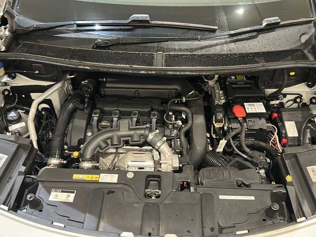 プジョー ３００８ GTライン 新潟県 2017(平29)年 3.7万km BLANC NACRE パノラミックガラススライディングルーフ/純正ナビ/フルセグTV/8インチタッチスクリーン/・ラジオ/BT/Apple Car Play/Android Auto/USB/バックカメラ/サイドカメラ/インテリジェントハイビーム/レーンキープアシスト/ストップ＆スタート/フロント＆バックソナー/アクティブブラインドスポットモニターシステム/アクティブクルーズコントロール/ディレクショナルヘッドランプ/パドルシフト/ワイヤレスチャージャー/パワーバックドア/純正18インチアルミホイール/ハーフレザーシート/ダウンヒルアシスト/ETC