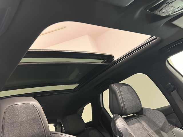 プジョー ３００８ GTライン 新潟県 2017(平29)年 3.7万km BLANC NACRE パノラミックガラススライディングルーフ/純正ナビ/フルセグTV/8インチタッチスクリーン/・ラジオ/BT/Apple Car Play/Android Auto/USB/バックカメラ/サイドカメラ/インテリジェントハイビーム/レーンキープアシスト/ストップ＆スタート/フロント＆バックソナー/アクティブブラインドスポットモニターシステム/アクティブクルーズコントロール/ディレクショナルヘッドランプ/パドルシフト/ワイヤレスチャージャー/パワーバックドア/純正18インチアルミホイール/ハーフレザーシート/ダウンヒルアシスト/ETC