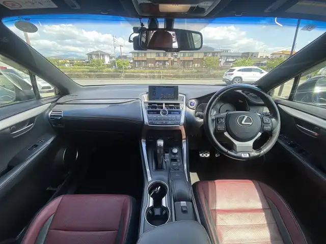 レクサス ＮＸ 300h Fスポーツ 福岡県 2015(平27)年 12.8万km スターライトブラックガラスフレーク ・サンルーフ/・レーダークルーズコントロール/・SDナビ/CD/DVD/Bluetooth/AUX/・赤革シート/シートヒーター/・社外ドライブレコーダー/・ETC/・純正18AW/・プッシュスタート/・スマートキー/・パワーシート/・オートライト/・LEDライト/・オートブレーキホールド/・ステアリングヒーター/・保証書/・取扱説明書/・記録簿