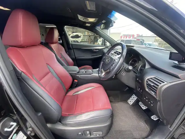 レクサス ＮＸ 300h Fスポーツ 福岡県 2015(平27)年 12.8万km スターライトブラックガラスフレーク ・サンルーフ/・レーダークルーズコントロール/・SDナビ/CD/DVD/Bluetooth/AUX/・赤革シート/シートヒーター/・社外ドライブレコーダー/・ETC/・純正18AW/・プッシュスタート/・スマートキー/・パワーシート/・オートライト/・LEDライト/・オートブレーキホールド/・ステアリングヒーター/・保証書/・取扱説明書/・記録簿