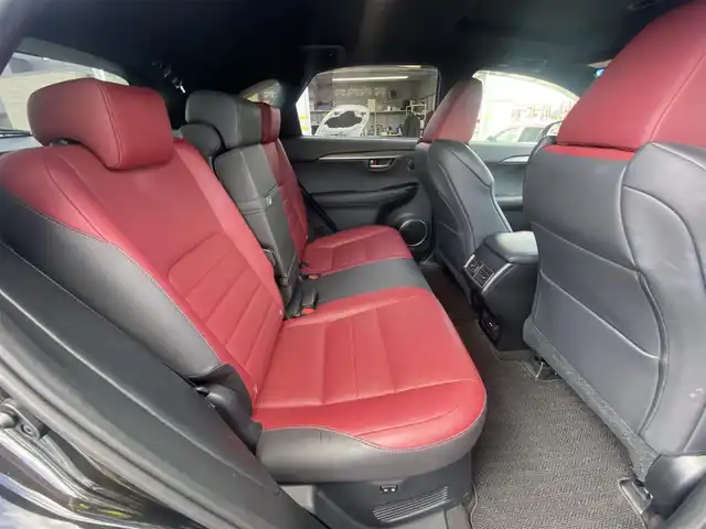 レクサス ＮＸ 300h Fスポーツ 福岡県 2015(平27)年 12.8万km スターライトブラックガラスフレーク ・サンルーフ/・レーダークルーズコントロール/・SDナビ/CD/DVD/Bluetooth/AUX/・赤革シート/シートヒーター/・社外ドライブレコーダー/・ETC/・純正18AW/・プッシュスタート/・スマートキー/・パワーシート/・オートライト/・LEDライト/・オートブレーキホールド/・ステアリングヒーター/・保証書/・取扱説明書/・記録簿