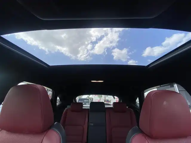 レクサス ＮＸ 300h Fスポーツ 福岡県 2015(平27)年 12.8万km スターライトブラックガラスフレーク ・サンルーフ/・レーダークルーズコントロール/・SDナビ/CD/DVD/Bluetooth/AUX/・赤革シート/シートヒーター/・社外ドライブレコーダー/・ETC/・純正18AW/・プッシュスタート/・スマートキー/・パワーシート/・オートライト/・LEDライト/・オートブレーキホールド/・ステアリングヒーター/・保証書/・取扱説明書/・記録簿