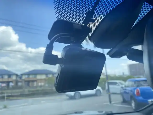 レクサス ＮＸ 300h Fスポーツ 福岡県 2015(平27)年 12.8万km スターライトブラックガラスフレーク ・サンルーフ/・レーダークルーズコントロール/・SDナビ/CD/DVD/Bluetooth/AUX/・赤革シート/シートヒーター/・社外ドライブレコーダー/・ETC/・純正18AW/・プッシュスタート/・スマートキー/・パワーシート/・オートライト/・LEDライト/・オートブレーキホールド/・ステアリングヒーター/・保証書/・取扱説明書/・記録簿