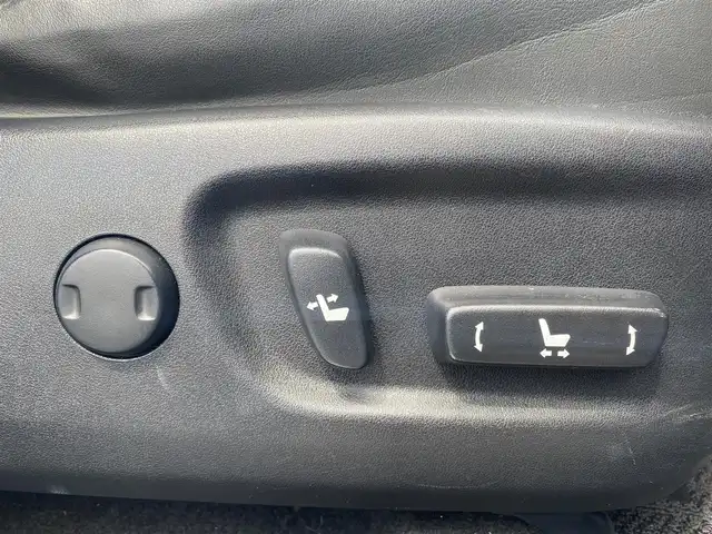 レクサス ＮＸ 300h Fスポーツ 福岡県 2015(平27)年 12.8万km スターライトブラックガラスフレーク ・サンルーフ/・レーダークルーズコントロール/・SDナビ/CD/DVD/Bluetooth/AUX/・赤革シート/シートヒーター/・社外ドライブレコーダー/・ETC/・純正18AW/・プッシュスタート/・スマートキー/・パワーシート/・オートライト/・LEDライト/・オートブレーキホールド/・ステアリングヒーター/・保証書/・取扱説明書/・記録簿