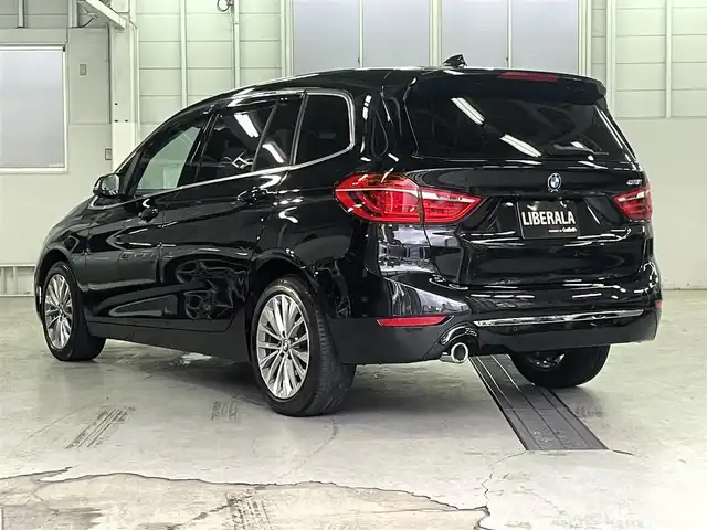 ＢＭＷ ２１８ｉ グランツアラー ラグジュアリー 兵庫県 2022(令4)年 1.8万km サファイアブラックP 純正ナビ/バックカメラ/ヘッドアップディスプレイ/電動フロントシート/フロントシートヒーター/ブラックレザーシート/ACC/車線逸脱警告/衝突被害軽減ブレーキ/ドライブレコーダー前後カメラ/Bluetooth