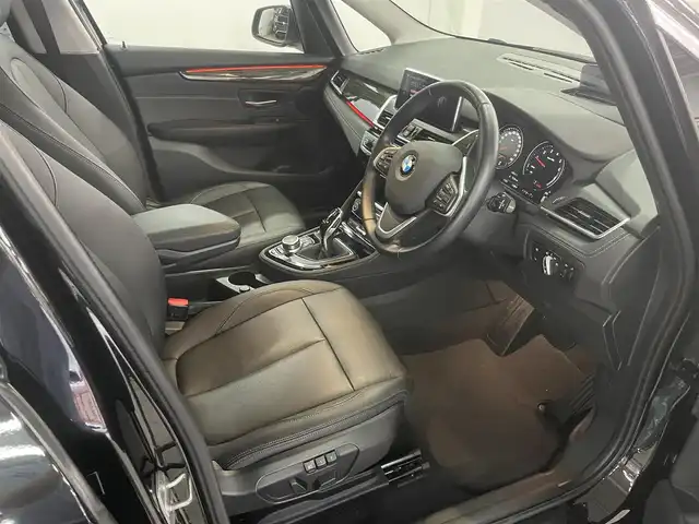 ＢＭＷ ２１８ｉ グランツアラー ラグジュアリー 兵庫県 2022(令4)年 1.8万km サファイアブラックP 純正ナビ/バックカメラ/ヘッドアップディスプレイ/電動フロントシート/フロントシートヒーター/ブラックレザーシート/ACC/車線逸脱警告/衝突被害軽減ブレーキ/ドライブレコーダー前後カメラ/Bluetooth