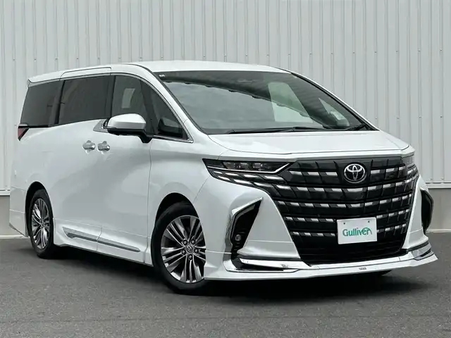 トヨタ アルファード Z 群馬県 2024(令6)年 0.6万km プラチナホワイトパールマイカ モデリスタエアロ/ワンオーナー/左右独立ムーンルーフ/14型ディスプレイオーディオプラス/（ナビ/USB/HDMI/AppleCarPlay/AndroidAuto）/フルセグテレビ/パノラミックビューモニター/ヘッドアップディスプレイ/デジタルインナーミラー/セーフティセンス/・プリクラッシュセーフティ/・レーントレーシングアシスト/・レーンディパーチャーアラート/・全車速追従機能付レーダークルーズコントロール/・アダプティブハイビームシステム/・ロードサインアシスト/・ドライバー異常時対応システム/・プロアクティブドライビングアシスト/・発進遅れ告知機能/合皮シート/シートヒーター/エアシート/パワーシート/シートメモリー/ステアリングヒーター/置くだけ充電/2列目エクゼクティブパワーシート/両側パワースライドドア/3眼LEDヘッドランプ/保証書/取扱説明書