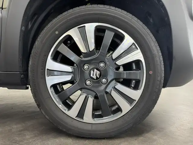 スズキ クロスビー HYBRID MZ 三重県 2022(令4)年 1.3万km タフカーキパールメタリック/ホワイト2トーン マイルドハイブリッド/FF/MTモード付インパネ6AT/カロッツェリア ディスプレイオーディオ DMH-SZ700/（FM/AM/TI（交通情報）/Bluetooth/USB/iPod/HDMI/AUX/CarPlay/AndroidAuto）/【OP】全方位モニター/ドライブレコーダー 前後/ETC/安全/・デュアルカメラブレーキサポート/・誤発進抑制機能（前方・後方）/・車線逸脱警報機能/・ふらつき警報機能/・車線維持支援機能/・アダプティブクルーズコントロール（全車速追従機能付）/・後退時ブレーキサポート/・リヤパーキングセンサー/・ハイビームアシスト/装備/・シートヒーター（D/N）/・オートエアコン/・オートライト/・LED ヘッドランプ＆フロントフォグランプ/・パドルシフト/・ステアリングスイッチ/・純正16inAW/・充電用USBジャック（Ax1、Cx1）/・プッシュスタート/・純正16inAW/・スマートキーx2/など