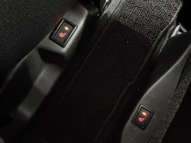 スズキ クロスビー HYBRID MZ 三重県 2022(令4)年 1.3万km タフカーキパールメタリック/ホワイト2トーン マイルドハイブリッド/FF/MTモード付インパネ6AT/カロッツェリア ディスプレイオーディオ DMH-SZ700/（FM/AM/TI（交通情報）/Bluetooth/USB/iPod/HDMI/AUX/CarPlay/AndroidAuto）/【OP】全方位モニター/ドライブレコーダー 前後/ETC/安全/・デュアルカメラブレーキサポート/・誤発進抑制機能（前方・後方）/・車線逸脱警報機能/・ふらつき警報機能/・車線維持支援機能/・アダプティブクルーズコントロール（全車速追従機能付）/・後退時ブレーキサポート/・リヤパーキングセンサー/・ハイビームアシスト/装備/・シートヒーター（D/N）/・オートエアコン/・オートライト/・LED ヘッドランプ＆フロントフォグランプ/・パドルシフト/・ステアリングスイッチ/・純正16inAW/・充電用USBジャック（Ax1、Cx1）/・プッシュスタート/・純正16inAW/・スマートキーx2/など