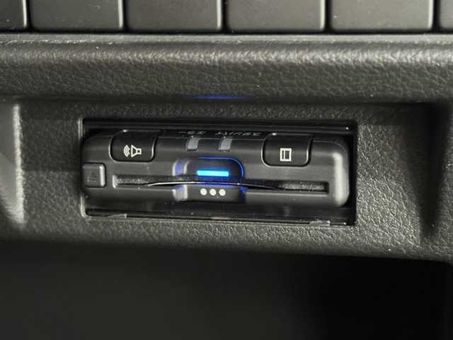 スズキ クロスビー HYBRID MZ 三重県 2022(令4)年 1.3万km タフカーキパールメタリック/ホワイト2トーン マイルドハイブリッド/FF/MTモード付インパネ6AT/カロッツェリア ディスプレイオーディオ DMH-SZ700/（FM/AM/TI（交通情報）/Bluetooth/USB/iPod/HDMI/AUX/CarPlay/AndroidAuto）/【OP】全方位モニター/ドライブレコーダー 前後/ETC/安全/・デュアルカメラブレーキサポート/・誤発進抑制機能（前方・後方）/・車線逸脱警報機能/・ふらつき警報機能/・車線維持支援機能/・アダプティブクルーズコントロール（全車速追従機能付）/・後退時ブレーキサポート/・リヤパーキングセンサー/・ハイビームアシスト/装備/・シートヒーター（D/N）/・オートエアコン/・オートライト/・LED ヘッドランプ＆フロントフォグランプ/・パドルシフト/・ステアリングスイッチ/・純正16inAW/・充電用USBジャック（Ax1、Cx1）/・プッシュスタート/・純正16inAW/・スマートキーx2/など