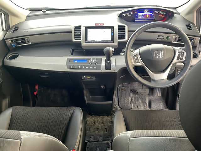 ホンダ フリード ハイブリット プレミアムエディション 大阪府 2016(平28)年 1.9万km ホワイトオーキッドパール ワンオーナー/純正メモリーナビ/フルセグTV/Bluetooth/DVD/純正フリップダウンモニター/バックカメラ/両側パワースライドドア/スマートキー/純正キセノンライト/ビルトインETC