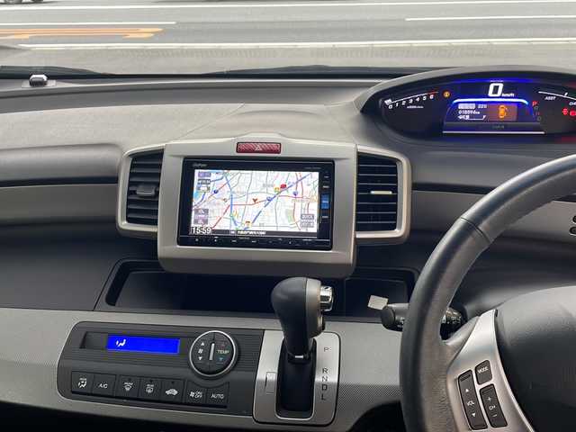 ホンダ フリード ハイブリット プレミアムエディション 大阪府 2016(平28)年 1.9万km ホワイトオーキッドパール ワンオーナー/純正メモリーナビ/フルセグTV/Bluetooth/DVD/純正フリップダウンモニター/バックカメラ/両側パワースライドドア/スマートキー/純正キセノンライト/ビルトインETC