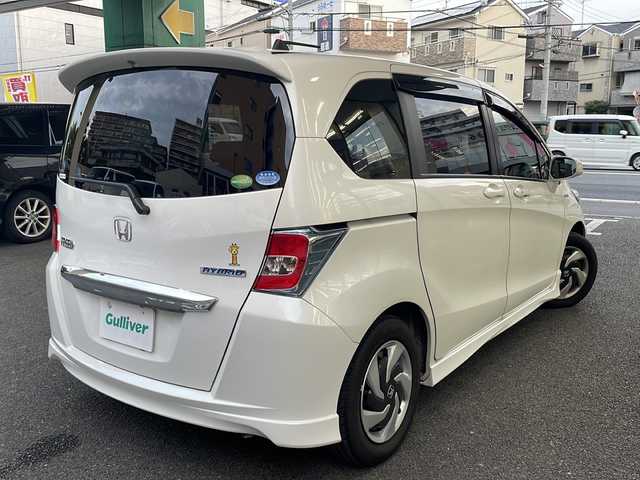 ホンダ フリード ハイブリット プレミアムエディション 大阪府 2016(平28)年 1.9万km ホワイトオーキッドパール ワンオーナー/純正メモリーナビ/フルセグTV/Bluetooth/DVD/純正フリップダウンモニター/バックカメラ/両側パワースライドドア/スマートキー/純正キセノンライト/ビルトインETC