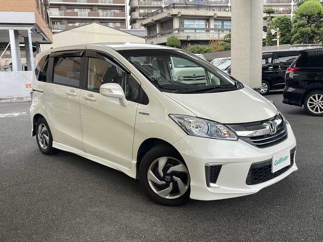 ホンダ フリード ハイブリット プレミアムエディション 大阪府 2016(平28)年 1.9万km ホワイトオーキッドパール ワンオーナー/純正メモリーナビ/フルセグTV/Bluetooth/DVD/純正フリップダウンモニター/バックカメラ/両側パワースライドドア/スマートキー/純正キセノンライト/ビルトインETC
