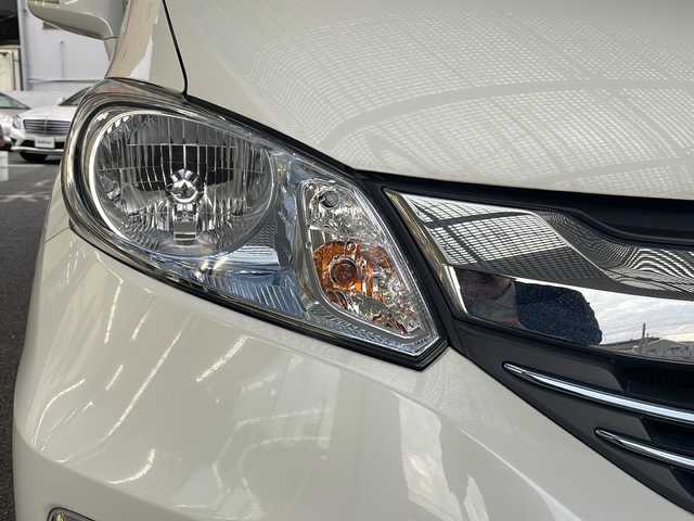 ホンダ フリード ハイブリット プレミアムエディション 大阪府 2016(平28)年 1.9万km ホワイトオーキッドパール ワンオーナー/純正メモリーナビ/フルセグTV/Bluetooth/DVD/純正フリップダウンモニター/バックカメラ/両側パワースライドドア/スマートキー/純正キセノンライト/ビルトインETC