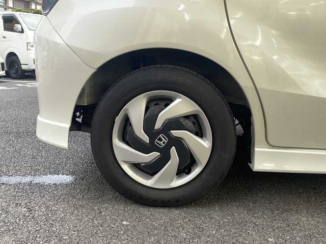 ホンダ フリード ハイブリット プレミアムエディション 大阪府 2016(平28)年 1.9万km ホワイトオーキッドパール ワンオーナー/純正メモリーナビ/フルセグTV/Bluetooth/DVD/純正フリップダウンモニター/バックカメラ/両側パワースライドドア/スマートキー/純正キセノンライト/ビルトインETC