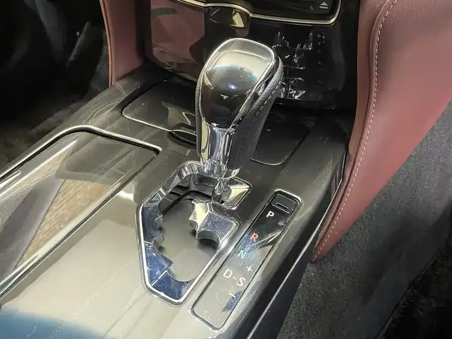 トヨタ クラウン ハイブリッド アスリートS Four 岩手県 2015(平27)年 5.8万km ホワイトパールクリスタルシャイン ４WD/寒冷地仕様/レーダークルーズコントロール/プリクラッシュセーフティ/クリアランスソナー/横滑り防止装置/MTモード付AT/ウインドシールドデアイサー/ヒーテッドドアミラー/パワーシート・シートヒーター(前席)/ステアリングヒーター/純正HDDナビ/フルセグTV/ステアリングスイッチ/バックカメラ/ETC/オートライト/HIDヘッドランプ/フォグランプ/純正１７インチアルミホイール