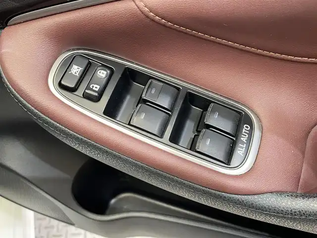 トヨタ クラウン ハイブリッド アスリートS Four 岩手県 2015(平27)年 5.8万km ホワイトパールクリスタルシャイン ４WD/寒冷地仕様/レーダークルーズコントロール/プリクラッシュセーフティ/クリアランスソナー/横滑り防止装置/MTモード付AT/ウインドシールドデアイサー/ヒーテッドドアミラー/パワーシート・シートヒーター(前席)/ステアリングヒーター/純正HDDナビ/フルセグTV/ステアリングスイッチ/バックカメラ/ETC/オートライト/HIDヘッドランプ/フォグランプ/純正１７インチアルミホイール