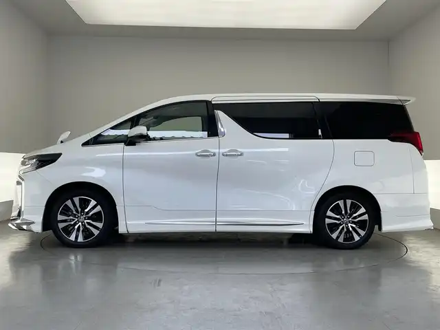 トヨタ アルファード S Cパッケージ 愛知県 2022(令4)年 2.2万km ホワイトパールクリスタルシャイン 純正ディスプレイ　フルセグＴＶ　USB　Bluetooth　DVDデッキ　ミラキャスト　モデリスタエアロ　フロントモデリスタシグネチャーイルミ　後席モニター　ムーンルーフ　デジタルインナーミラー　黒革　バックカメラ　シートヒーター　シートベンチレーション　電動リアゲート　両側パワスラ　衝突軽減　追従クルコン　三眼ＬＥＤライト　オートライト　オートハイビーム　BSM　AC100V電源　オットマン　電動パーキング　ドラレコ　スペアタイヤ　禁煙