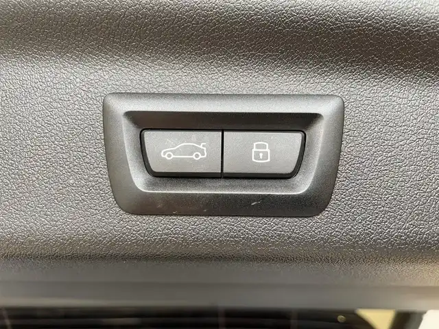 ＢＭＷ ＢＭＷ Ｘ１ xDrive 20d Xライン 熊本県 2023(令5)年 4万km 白 純正HDDナビ（AppleCarPlay、Bluetooth、USB）/360°カメラ/パノラマサンルーフ/ハーフレザーシート/パワーシート/シートヒーター/パワーバックドア/純正18インチアルミホイール/コーナーセンサー/LEDヘッドライト/前後ドライブレコーダー
