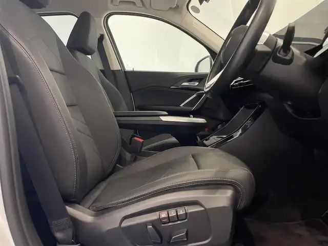 ＢＭＷ ＢＭＷ Ｘ１ xDrive 20d Xライン 熊本県 2023(令5)年 4万km 白 純正HDDナビ（AppleCarPlay、Bluetooth、USB）/360°カメラ/パノラマサンルーフ/ハーフレザーシート/パワーシート/シートヒーター/パワーバックドア/純正18インチアルミホイール/コーナーセンサー/LEDヘッドライト/前後ドライブレコーダー