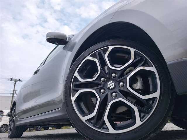 スズキ スイフト スポーツ セーフティPKG 熊本県 2019(令1)年 3.3万km プレミアムシルバーメタリック ワンオーナー/純正8インチナビ（CN-RZ843)/【フルセグTV/CD/DVD/BT】/全周囲カメラ/衝突軽減防止装置/アダプティブクルーズコントロール/レーンキープアシスト/パドルシフト/オートLEDライト/オートハイビーム/ウィンカーミラー/D席シートヒーター/純正17インチAW/プッシュスタート/スマートキー/純正フロアマット/横滑り防止装置/ABS/保証書/取扱説明書/スペアキー