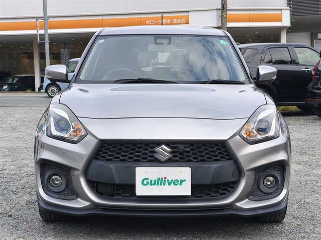 スズキ スイフト スポーツ セーフティPKG 熊本県 2019(令1)年 3.3万km プレミアムシルバーメタリック ワンオーナー/純正8インチナビ（CN-RZ843)/【フルセグTV/CD/DVD/BT】/全周囲カメラ/衝突軽減防止装置/アダプティブクルーズコントロール/レーンキープアシスト/パドルシフト/オートLEDライト/オートハイビーム/ウィンカーミラー/D席シートヒーター/純正17インチAW/プッシュスタート/スマートキー/純正フロアマット/横滑り防止装置/ABS/保証書/取扱説明書/スペアキー