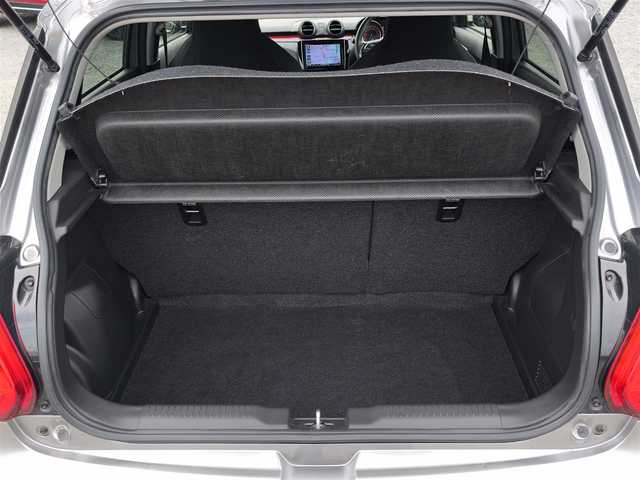 スズキ スイフト スポーツ セーフティPKG 熊本県 2019(令1)年 3.3万km プレミアムシルバーメタリック ワンオーナー/純正8インチナビ（CN-RZ843)/【フルセグTV/CD/DVD/BT】/全周囲カメラ/衝突軽減防止装置/アダプティブクルーズコントロール/レーンキープアシスト/パドルシフト/オートLEDライト/オートハイビーム/ウィンカーミラー/D席シートヒーター/純正17インチAW/プッシュスタート/スマートキー/純正フロアマット/横滑り防止装置/ABS/保証書/取扱説明書/スペアキー