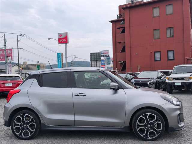スズキ スイフト スポーツ セーフティPKG 熊本県 2019(令1)年 3.3万km プレミアムシルバーメタリック ワンオーナー/純正8インチナビ（CN-RZ843)/【フルセグTV/CD/DVD/BT】/全周囲カメラ/衝突軽減防止装置/アダプティブクルーズコントロール/レーンキープアシスト/パドルシフト/オートLEDライト/オートハイビーム/ウィンカーミラー/D席シートヒーター/純正17インチAW/プッシュスタート/スマートキー/純正フロアマット/横滑り防止装置/ABS/保証書/取扱説明書/スペアキー
