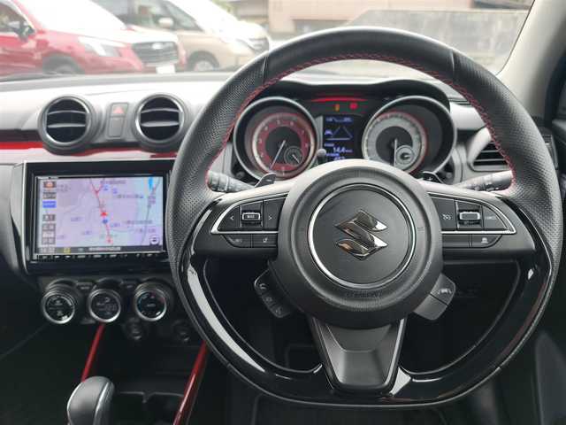 スズキ スイフト スポーツ セーフティPKG 熊本県 2019(令1)年 3.3万km プレミアムシルバーメタリック ワンオーナー/純正8インチナビ（CN-RZ843)/【フルセグTV/CD/DVD/BT】/全周囲カメラ/衝突軽減防止装置/アダプティブクルーズコントロール/レーンキープアシスト/パドルシフト/オートLEDライト/オートハイビーム/ウィンカーミラー/D席シートヒーター/純正17インチAW/プッシュスタート/スマートキー/純正フロアマット/横滑り防止装置/ABS/保証書/取扱説明書/スペアキー