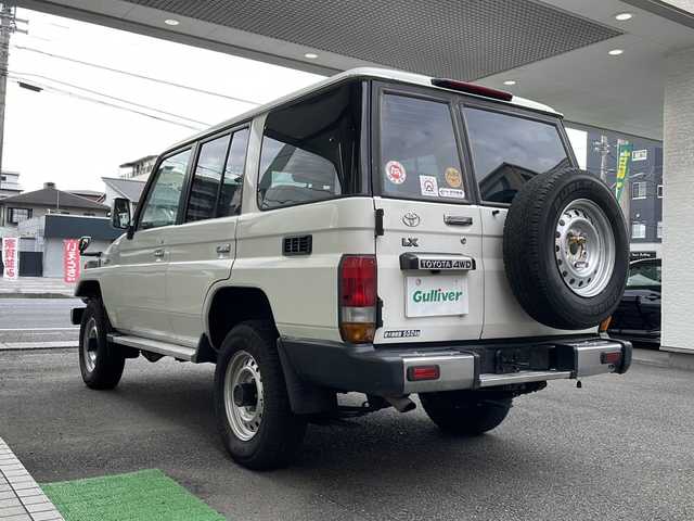 トヨタ ランドクルーザー LX 高知県 2002(平14)年 17.6万km ホワイト ４ＷＤ/社外7インチナビ/・Ｂｌｕｅｔｏｏｔｈオーディオ/・ＣＤ/・フルセグTV/・バックカメラ/前後ドラレコ/ＥＴＣ/スペアキー/アップルカープレイ/レーダー/パワステ