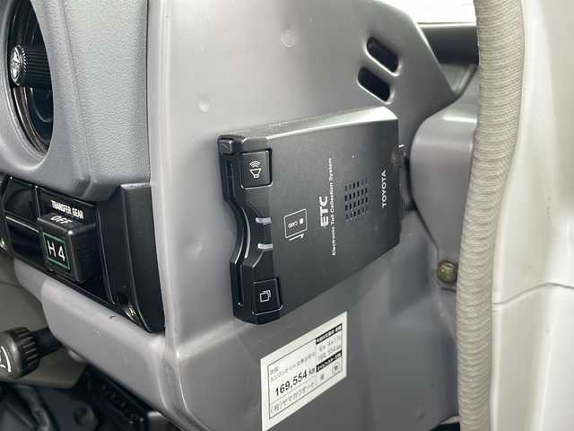 トヨタ ランドクルーザー LX 高知県 2002(平14)年 17.6万km ホワイト ４ＷＤ/社外7インチナビ/・Ｂｌｕｅｔｏｏｔｈオーディオ/・ＣＤ/・フルセグTV/・バックカメラ/前後ドラレコ/ＥＴＣ/スペアキー/アップルカープレイ/レーダー/パワステ