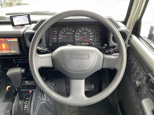 トヨタ ランドクルーザー LX 高知県 2002(平14)年 17.6万km ホワイト ４ＷＤ/社外7インチナビ/・Ｂｌｕｅｔｏｏｔｈオーディオ/・ＣＤ/・フルセグTV/・バックカメラ/前後ドラレコ/ＥＴＣ/スペアキー/アップルカープレイ/レーダー/パワステ