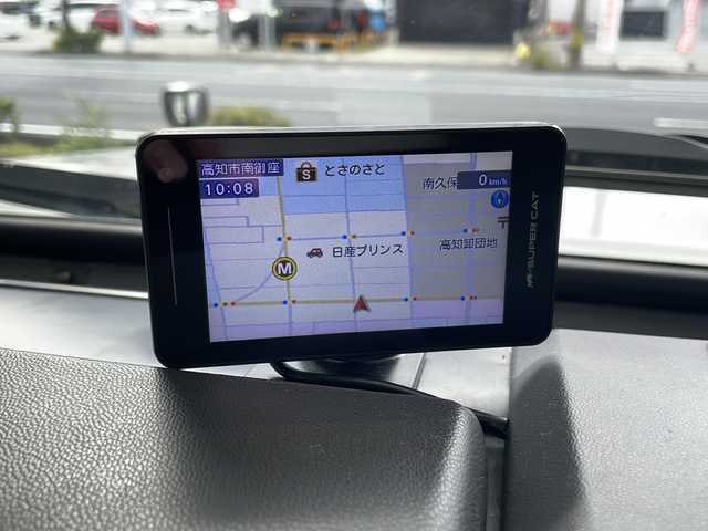 トヨタ ランドクルーザー LX 高知県 2002(平14)年 17.6万km ホワイト ４ＷＤ/社外7インチナビ/・Ｂｌｕｅｔｏｏｔｈオーディオ/・ＣＤ/・フルセグTV/・バックカメラ/前後ドラレコ/ＥＴＣ/スペアキー/アップルカープレイ/レーダー/パワステ