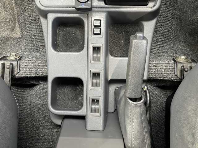 トヨタ ランドクルーザー LX 高知県 2002(平14)年 17.6万km ホワイト ４ＷＤ/社外7インチナビ/・Ｂｌｕｅｔｏｏｔｈオーディオ/・ＣＤ/・フルセグTV/・バックカメラ/前後ドラレコ/ＥＴＣ/スペアキー/アップルカープレイ/レーダー/パワステ