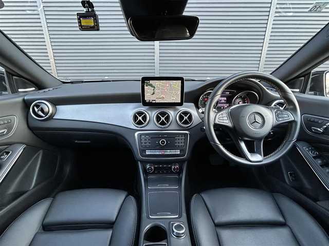 メルセデス・ベンツ ＣＬＡ２２０ Sブレイク 4MATIC 茨城県 2018(平30)年 2.8万km コスモスブラック 後期型　/プレミアムＰKG　/・パノラマＳＲ　/・harman/kardon　/・アンビエントライト　/・Ｍ付ＰＷシート/・電動ランバーサポート/ＲＳＰ　/ＡＣＣ　/ＬＫＡ　/ＢＳＡ　/Ｂカメラ　/パークトロニック　/パーキングサポート/黒革　/シートヒーター　　/ＰＷテールゲート　/ＬＥＤ　/ナビ　/ＴＶ/CarPlay/USB/DVD/ETC/ドラレコ/禁煙車