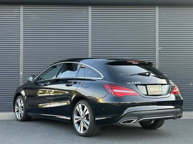 メルセデス・ベンツ ＣＬＡ２２０ Sブレイク 4MATIC 茨城県 2018(平30)年 2.8万km コスモスブラック 後期型　/プレミアムＰKG　/・パノラマＳＲ　/・harman/kardon　/・アンビエントライト　/・Ｍ付ＰＷシート/・電動ランバーサポート/ＲＳＰ　/ＡＣＣ　/ＬＫＡ　/ＢＳＡ　/Ｂカメラ　/パークトロニック　/パーキングサポート/黒革　/シートヒーター　　/ＰＷテールゲート　/ＬＥＤ　/ナビ　/ＴＶ/CarPlay/USB/DVD/ETC/ドラレコ/禁煙車