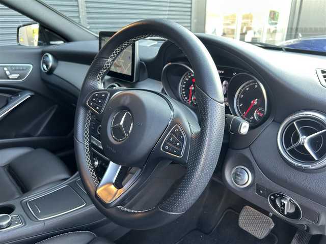 メルセデス・ベンツ ＣＬＡ２２０ Sブレイク 4MATIC 茨城県 2018(平30)年 2.8万km コスモスブラック 後期型　/プレミアムＰKG　/・パノラマＳＲ　/・harman/kardon　/・アンビエントライト　/・Ｍ付ＰＷシート/・電動ランバーサポート/ＲＳＰ　/ＡＣＣ　/ＬＫＡ　/ＢＳＡ　/Ｂカメラ　/パークトロニック　/パーキングサポート/黒革　/シートヒーター　　/ＰＷテールゲート　/ＬＥＤ　/ナビ　/ＴＶ/CarPlay/USB/DVD/ETC/ドラレコ/禁煙車