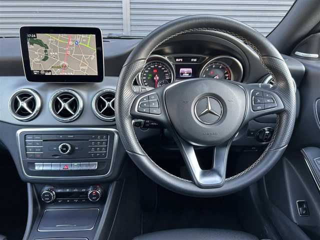 メルセデス・ベンツ ＣＬＡ２２０ Sブレイク 4MATIC 茨城県 2018(平30)年 2.8万km コスモスブラック 後期型　/プレミアムＰKG　/・パノラマＳＲ　/・harman/kardon　/・アンビエントライト　/・Ｍ付ＰＷシート/・電動ランバーサポート/ＲＳＰ　/ＡＣＣ　/ＬＫＡ　/ＢＳＡ　/Ｂカメラ　/パークトロニック　/パーキングサポート/黒革　/シートヒーター　　/ＰＷテールゲート　/ＬＥＤ　/ナビ　/ＴＶ/CarPlay/USB/DVD/ETC/ドラレコ/禁煙車