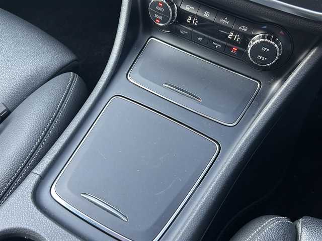 メルセデス・ベンツ ＣＬＡ２２０ Sブレイク 4MATIC 茨城県 2018(平30)年 2.8万km コスモスブラック 後期型　/プレミアムＰKG　/・パノラマＳＲ　/・harman/kardon　/・アンビエントライト　/・Ｍ付ＰＷシート/・電動ランバーサポート/ＲＳＰ　/ＡＣＣ　/ＬＫＡ　/ＢＳＡ　/Ｂカメラ　/パークトロニック　/パーキングサポート/黒革　/シートヒーター　　/ＰＷテールゲート　/ＬＥＤ　/ナビ　/ＴＶ/CarPlay/USB/DVD/ETC/ドラレコ/禁煙車