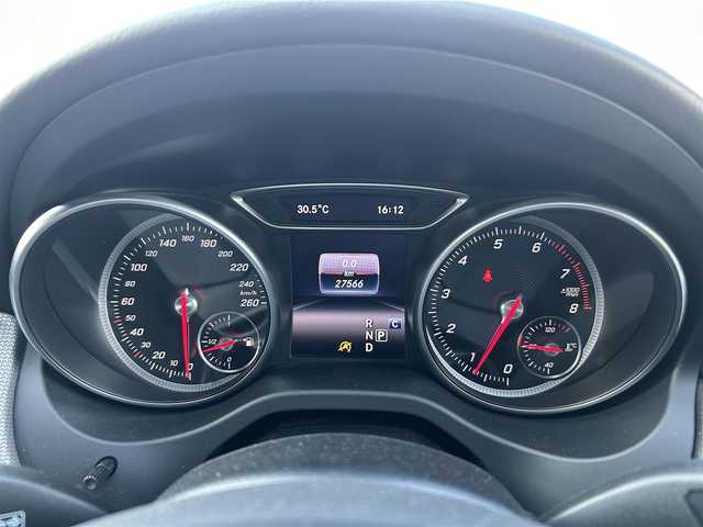 メルセデス・ベンツ ＣＬＡ２２０ Sブレイク 4MATIC 茨城県 2018(平30)年 2.8万km コスモスブラック 後期型　/プレミアムＰKG　/・パノラマＳＲ　/・harman/kardon　/・アンビエントライト　/・Ｍ付ＰＷシート/・電動ランバーサポート/ＲＳＰ　/ＡＣＣ　/ＬＫＡ　/ＢＳＡ　/Ｂカメラ　/パークトロニック　/パーキングサポート/黒革　/シートヒーター　　/ＰＷテールゲート　/ＬＥＤ　/ナビ　/ＴＶ/CarPlay/USB/DVD/ETC/ドラレコ/禁煙車